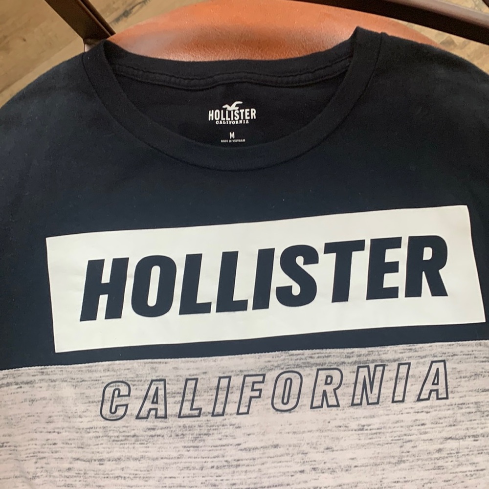 Mens Hollister tee, size M